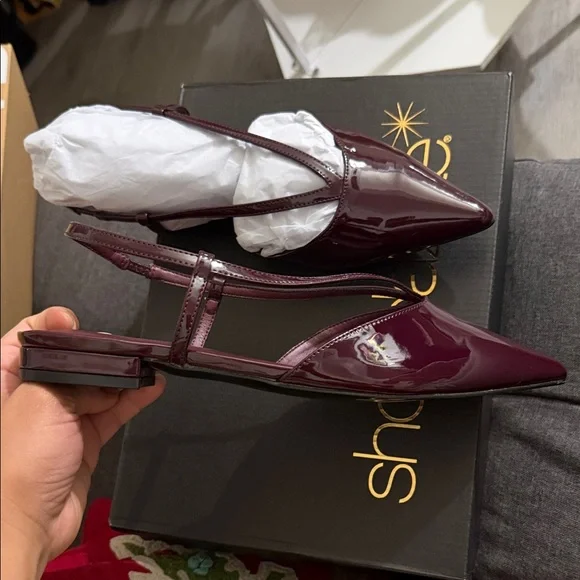 Shoe Dazzle Women's Glossy Maroon Heels - Picture 3 of 5